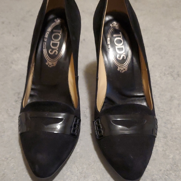 TOD\'S Black Suede Pointed Block Heel Pumps with Gloss Strap